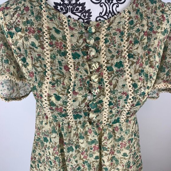 Jinty’s of London Vintage Cottage Core Small Floral Pattern Flutter Sleeve Dress - Picture 2 of 16